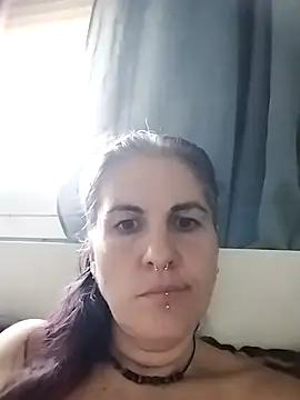 Snapshot of est_82 chatting on October 22, 4:01 pm est 82 online show from October 22, 4:01 pm