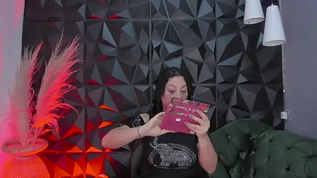 helenasaenz online show from December 15, 12:21 pm