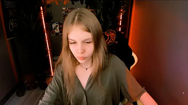Snapshot of Selen_hells_weet chatting on October 21, 4:44 pm Selen hells weet online show from October 21, 4:44 pm