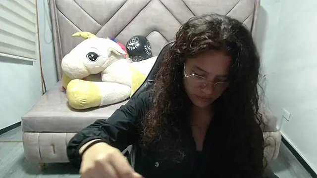 Velvet Moon V online show from October 30, 1:45 pm