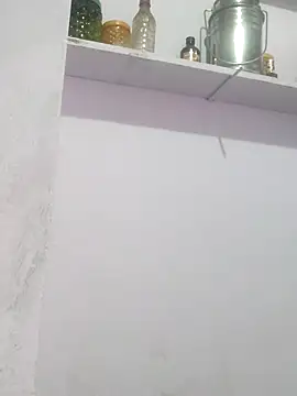 Snapshot of poojam93 chatting on September 27, 1:35 am poojam93 online show from September 27, 1:35 am