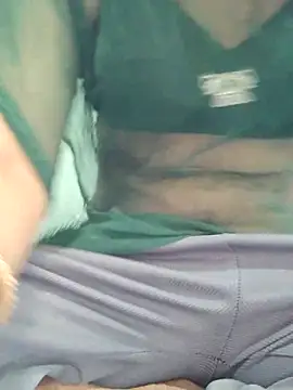 Snapshot of poojam93 chatting on September 16, 2:30 am poojam93 online show from September 16, 2:30 am