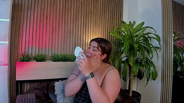 AdelaTaylor online show from October 8, 7:40 pm