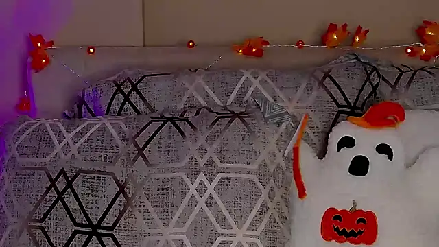 Emily Sheen online show from October 25, 5:04 am