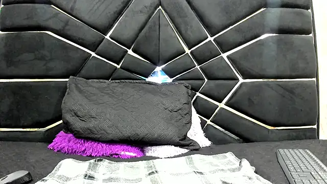 Snapshot of LITTLESUSSYY_ chatting on September 20, 12:14 pm LITTLESUSSYY  online show from September 20, 12:14 pm