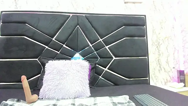 Snapshot of LITTLESUSSYY_ chatting on October 2, 12:10 pm LITTLESUSSYY  online show from October 2, 12:10 pm