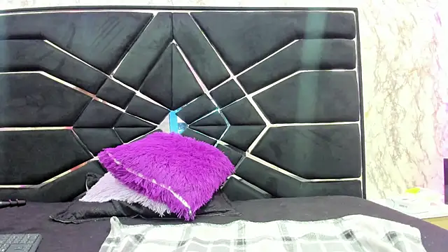 Snapshot of LITTLESUSSYY_ chatting on September 23, 12:03 pm LITTLESUSSYY  online show from September 23, 12:03 pm