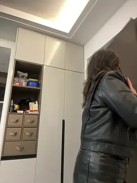 anna yngs online show from February 13, 1:24 pm