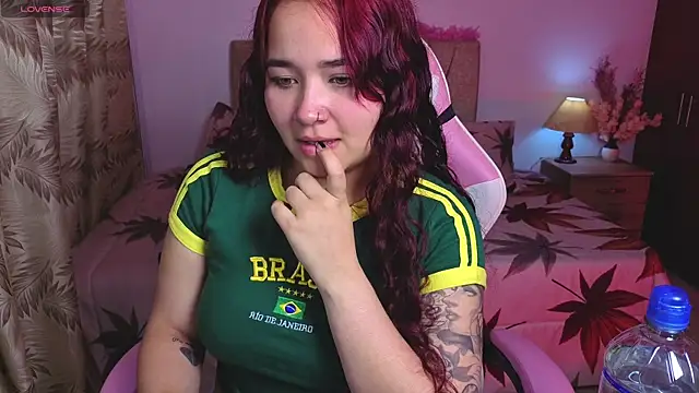 Leakitten online show from November 13, 8:30 pm