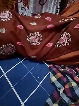 USER-MAYA online show from November 3, 3:27 pm