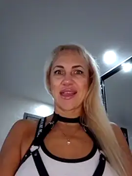 KissMiSveet online show from October 28, 6:30 am