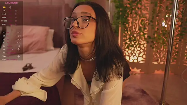 AdoraCortes online show from November 28, 5:21 am