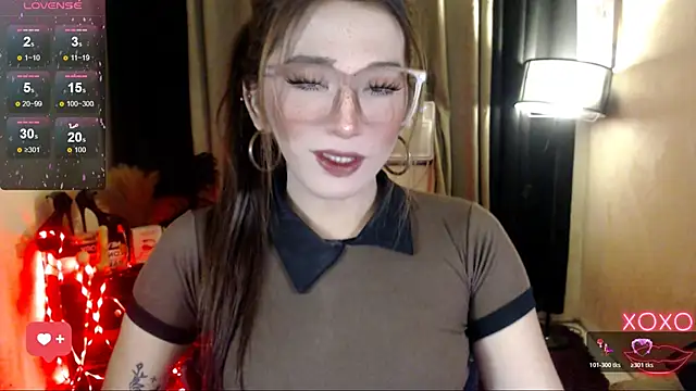 Snapshot of precious_RoseDoll chatting on October 27, 12:50 am precious RoseDoll online show from October 27, 12:50 am
