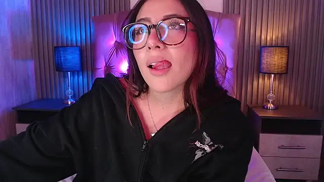 Bonnali lune online show from February 12, 10:44 pm