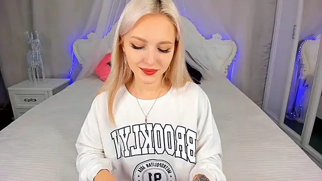 LisaFoxyMe online show from November 12, 9:07 am