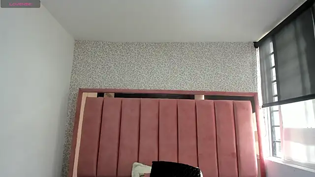 Hanna Lee   online show from September 15, 7:32 pm