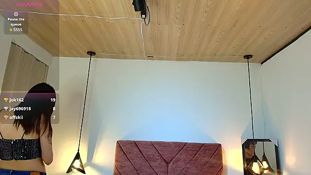 Hanna Lee   online show from February 23, 7:35 pm