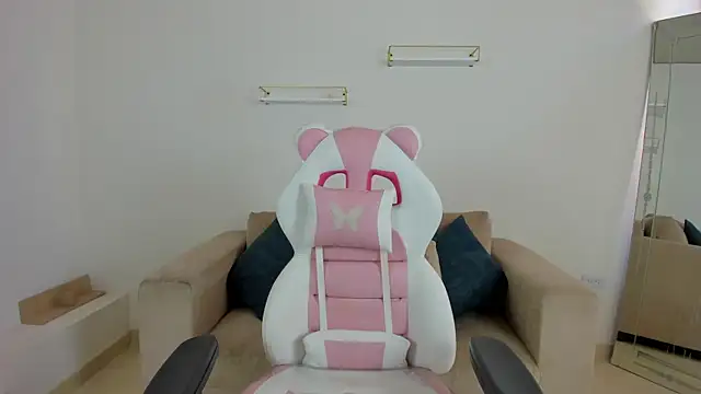 april smiith online show from November 4, 1:27 pm