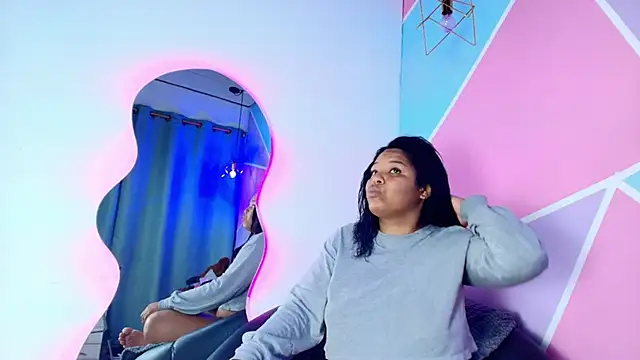 naomi campbel  online show from November 5, 9:09 pm