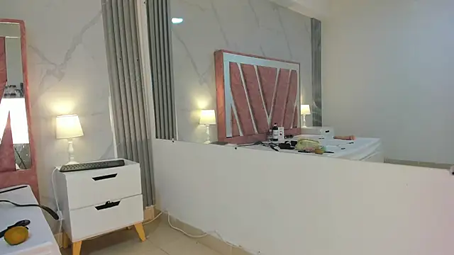 Megan Sweetas online show from December 17, 7:51 pm