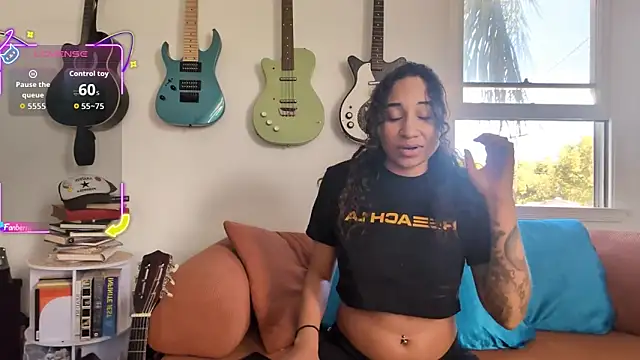 onlystrings online show from January 14, 9:20 pm