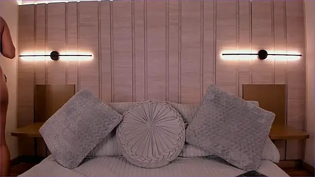 Isabellaroberts1 online show from December 4, 1:02 pm