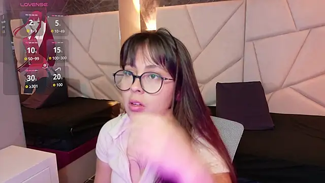 sophiaa 7 online show from October 7, 2:32 pm