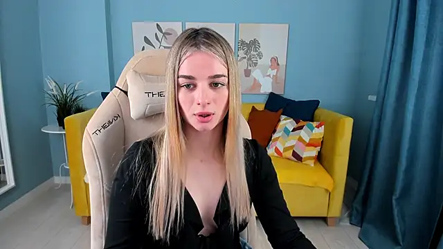 SweetyLicky online show from October 18, 5:15 pm