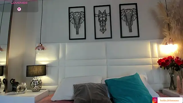 Viollet xoxo online show from November 6, 8:37 pm