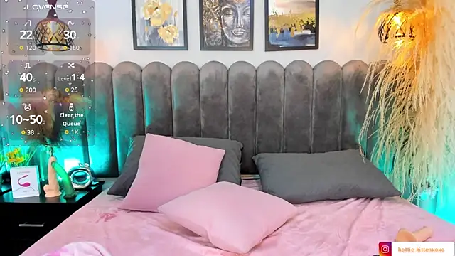 Viollet xoxo online show from October 4, 10:58 pm