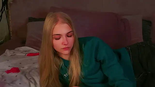 4example Chloe online show from September 25, 11:31 am