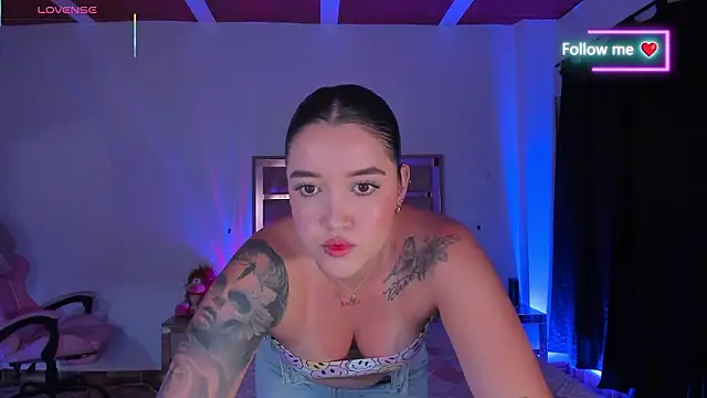 lunaarose online show from March 3, 3:34 am