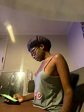 HennessyBaby21 online show from November 18, 8:37 am