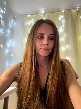 LucieMack online show from September 30, 9:30 pm