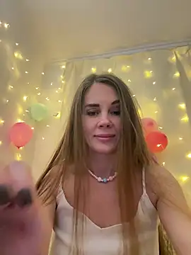 LucieMack online show from February 14, 4:09 pm