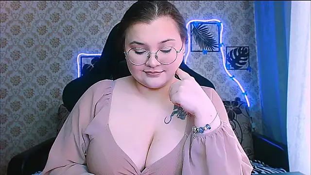 InLoveWithLife26 online show from February 10, 9:34 am