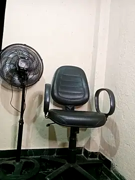 indiazinhabella27 online show from October 1, 4:39 am