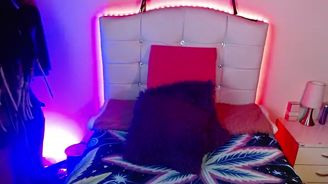 elapetitie online show from October 14, 2:58 am