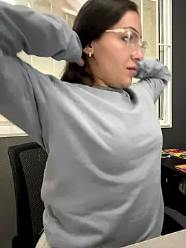 Alyha Cortes online show from January 17, 1:40 pm