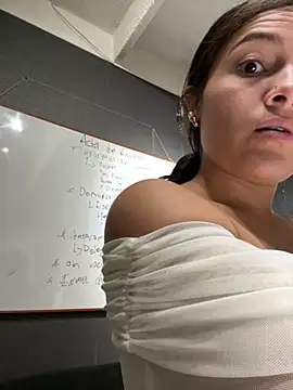 Alyha Cortes online show from September 23, 1:31 pm