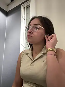 Alyha Cortes online show from November 5, 1:16 pm