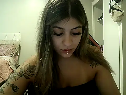 Becca B online show from February 6, 9:40 pm