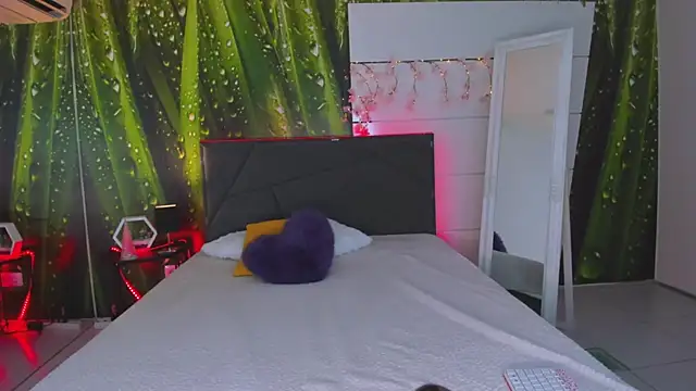 HollyTailors online show from September 12, 5:41 am