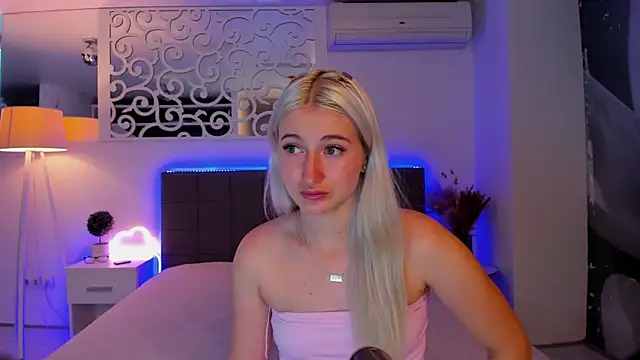 HollyTailors online show from October 5, 12:21 pm