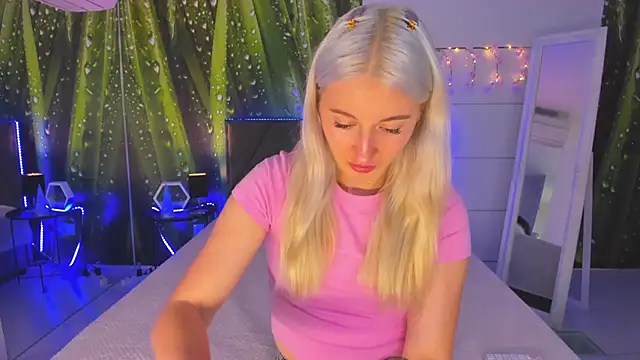 HollyTailors online show from September 23, 5:16 am