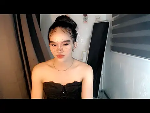 LauraSoHot online show from November 24, 1:24 pm