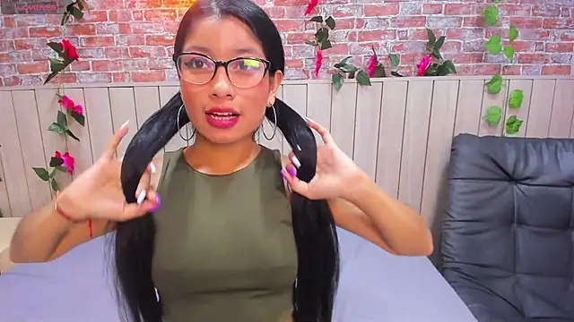 MelanyWayne  online show from November 26, 7:26 pm