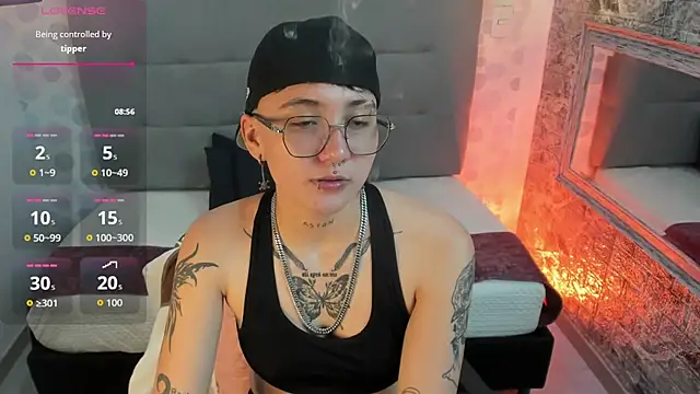 emahills  axelrose online show from October 24, 3:24 am
