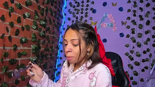 yumi hanna online show from November 6, 12:27 am