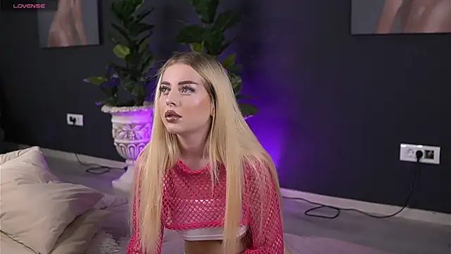 SerenaNoir online show from October 16, 10:23 pm